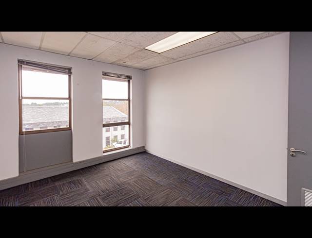 240M² OFFICE TO LET IN DUNKELD WEST